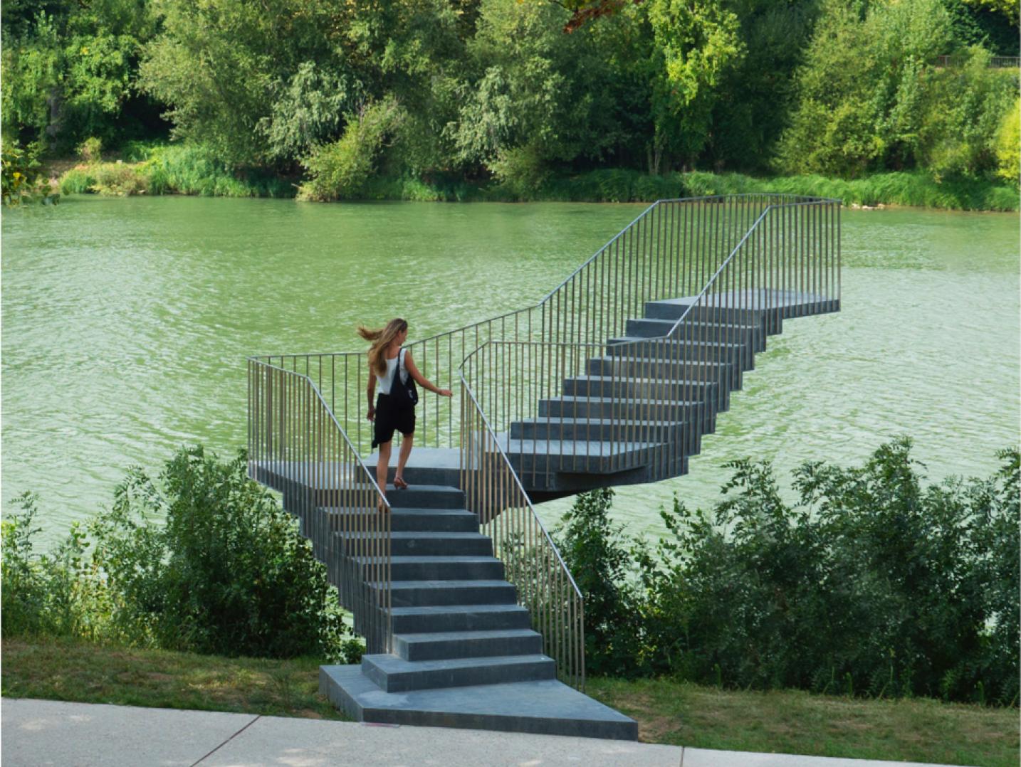 Femme escalier